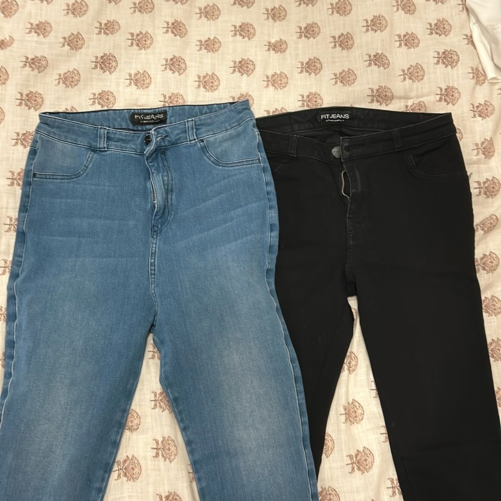 2 pair of FIT JEANS size Large skinny jeans